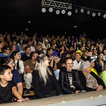 01.06.2025 - VIVA LAS VEGAS - APRESENTAÇÃO DO CURSO DE CIRCO EMPYREO-11