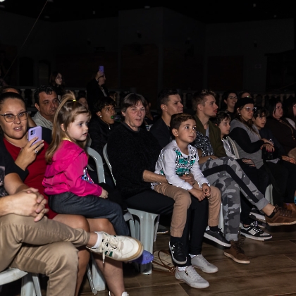 01.06.2025 - VIVA LAS VEGAS - APRESENTAÇÃO DO CURSO DE CIRCO EMPYREO-1