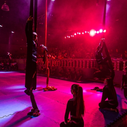 01.06.2025 - VIVA LAS VEGAS - APRESENTAÇÃO DO CURSO DE CIRCO EMPYREO-2