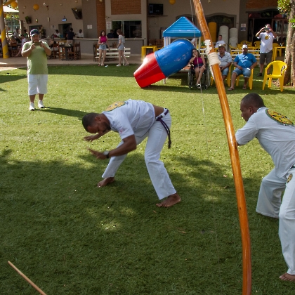 26.11.2022 - APRESENTAÇÃO DE CAPOEIRA E TROCA DE CORDAS DOS ALUNOS DO C.C.E-13