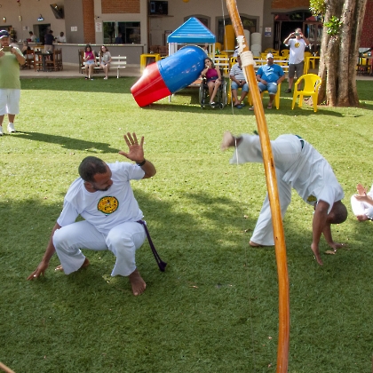 26.11.2022 - APRESENTAÇÃO DE CAPOEIRA E TROCA DE CORDAS DOS ALUNOS DO C.C.E-14