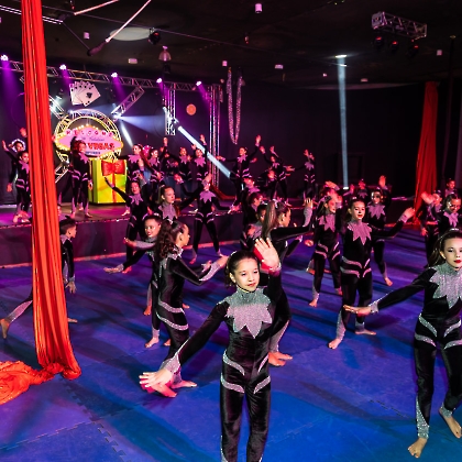 30.05.2025 - VIVA LAS VEGAS - APRESENTAÇÃO DO CURSO DE CIRCO EMPYREO-17