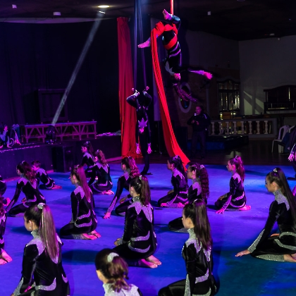 30.05.2025 - VIVA LAS VEGAS - APRESENTAÇÃO DO CURSO DE CIRCO EMPYREO-21