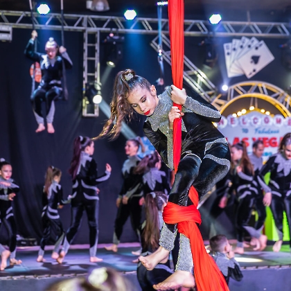 30.05.2025 - VIVA LAS VEGAS - APRESENTAÇÃO DO CURSO DE CIRCO EMPYREO-23