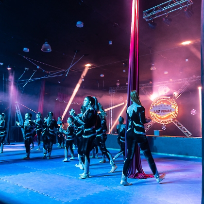 30.05.2025 - VIVA LAS VEGAS - APRESENTAÇÃO DO CURSO DE CIRCO EMPYREO-37